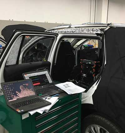 測(cè)試中的原型車 安全氣囊ECU支架慣性測(cè)量(圖3)